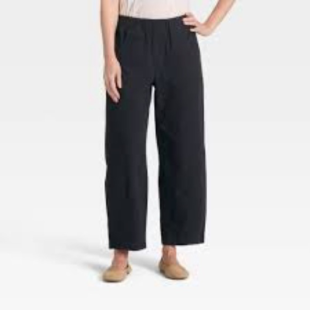Universal Thread™ Women's Mid-Rise Barrel Leg Pull-On Pants - Black - All Sizes